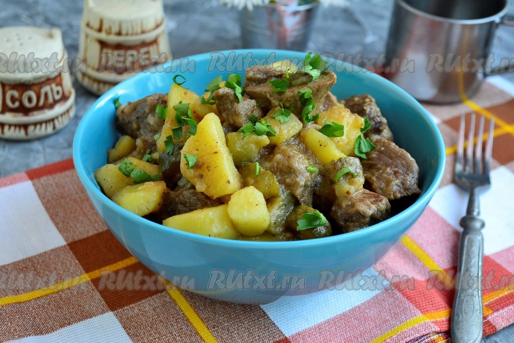 Азу из говядины с солеными огурцами и картошкой рецепт в кастрюле пошаговый рецепт классический фото