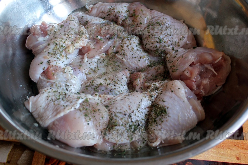 Рецепт: Мясо курицы для шашлыка запеченное в духовке - в фольге