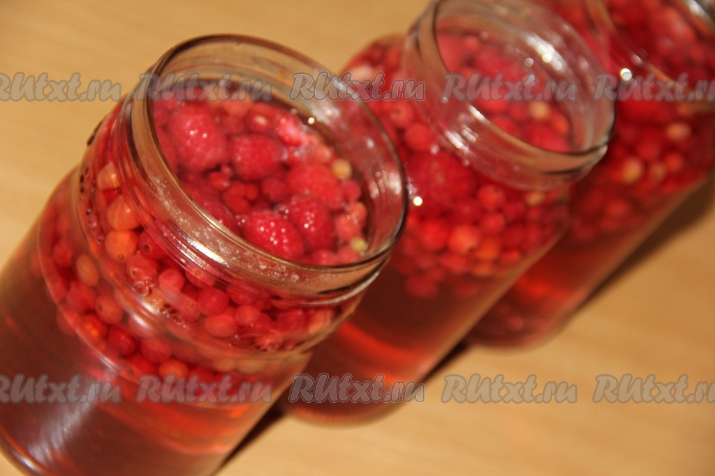 Компот из красной смородины и малины на зиму - 10 пошаговых фото в рецепте