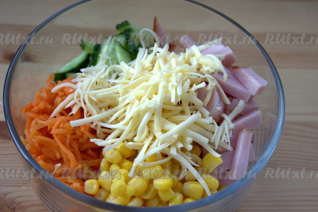 Салат с фасолью и копченой колбасой. Рецепт