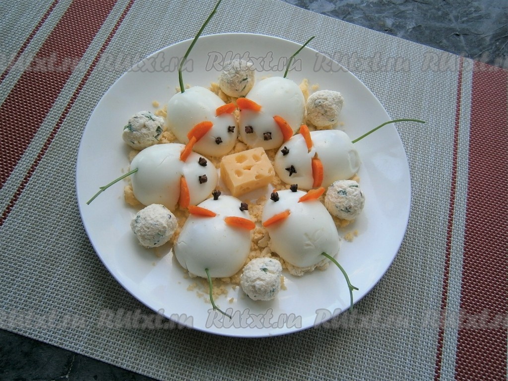Пасхальные яйца с золотым декором