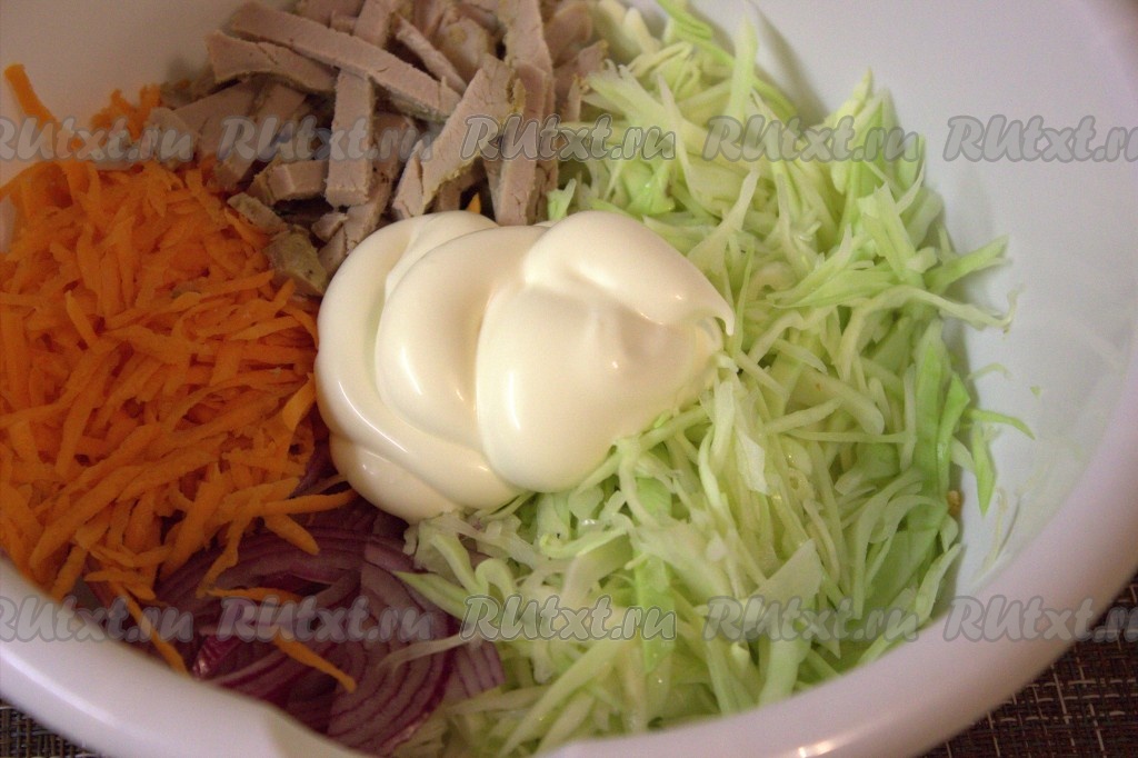 Салат с капустой и говядиной
