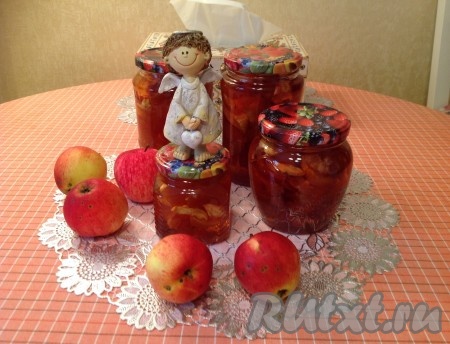 Наше вкусное и красивое варенье из красных яблочек готово! Оно порадует друзей и близких своим летним ароматом во время зимних чаепитий!