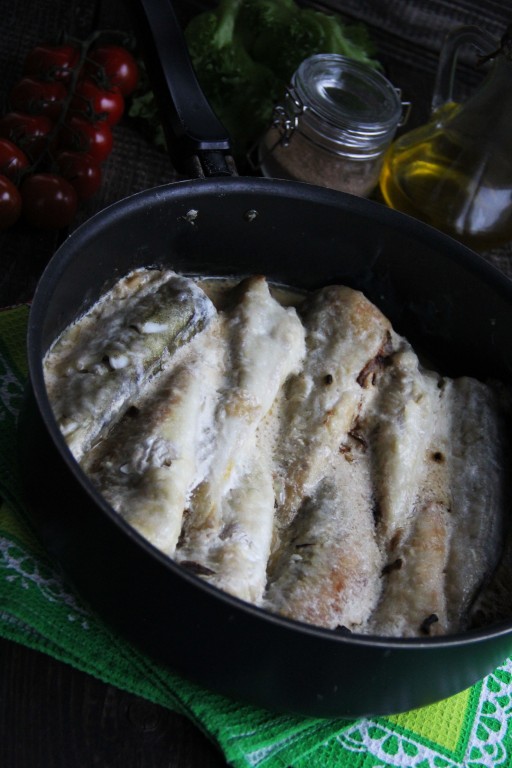 Рыба в сметане, запеченная в духовке