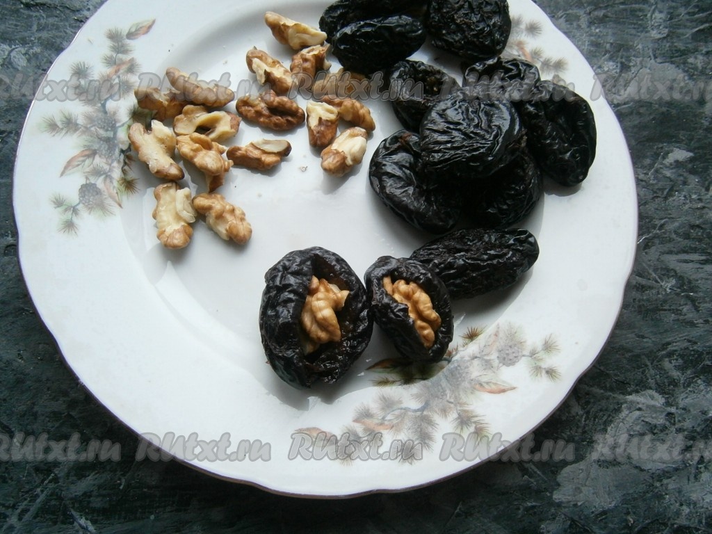 Чернослив с грецким орехом в сметане рецепт с фото пошагово