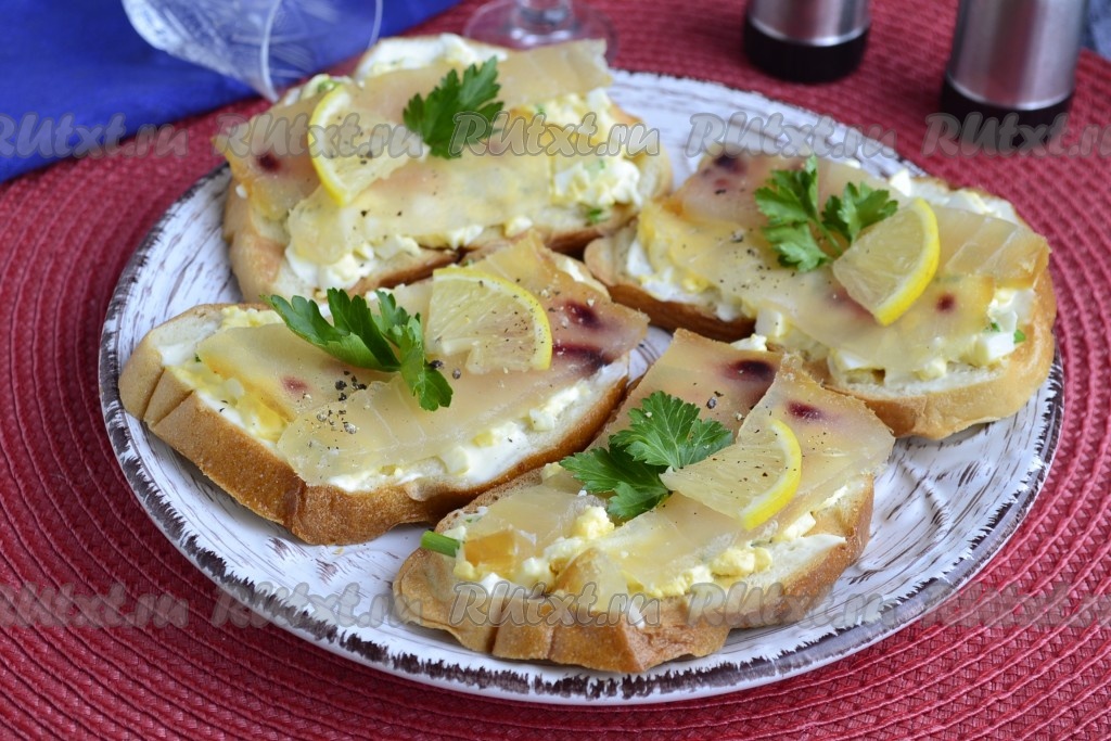 Бутерброды с красной рыбой — простые и вкусные рецепты на праздничный стол