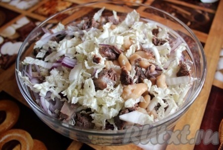 Салат из фасоли консервированной и мяса рецепт с фото