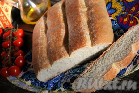 Готовый хлеб слегка остудить на противне, а затем снять пергамент и переложить на полотенце. Прикрыть хлебушек на 15 минут хлопчатобумажным полотенцем. Вот такой красивый и очень вкусный армянский хлеб "Матнакаш" получился.
