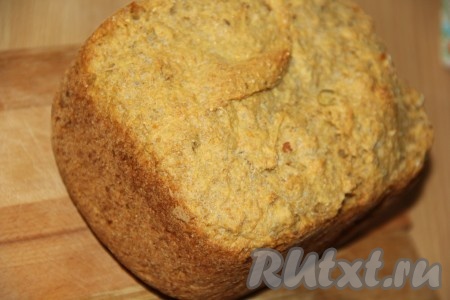 Готовый хлеб "Фитнес" достать из чаши хлебопечки и остудить на решётке.
