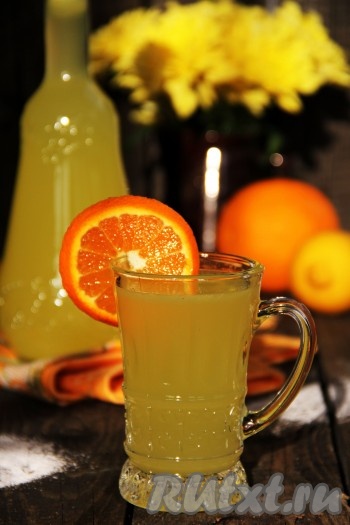Охлаждённый напиток можно подавать к столу (я подавала со льдом). Вот такая яркая и очень вкусная "Фанта" из апельсинов получилась в домашних условиях. Этот освежающий напиток несомненно понравится многим!
