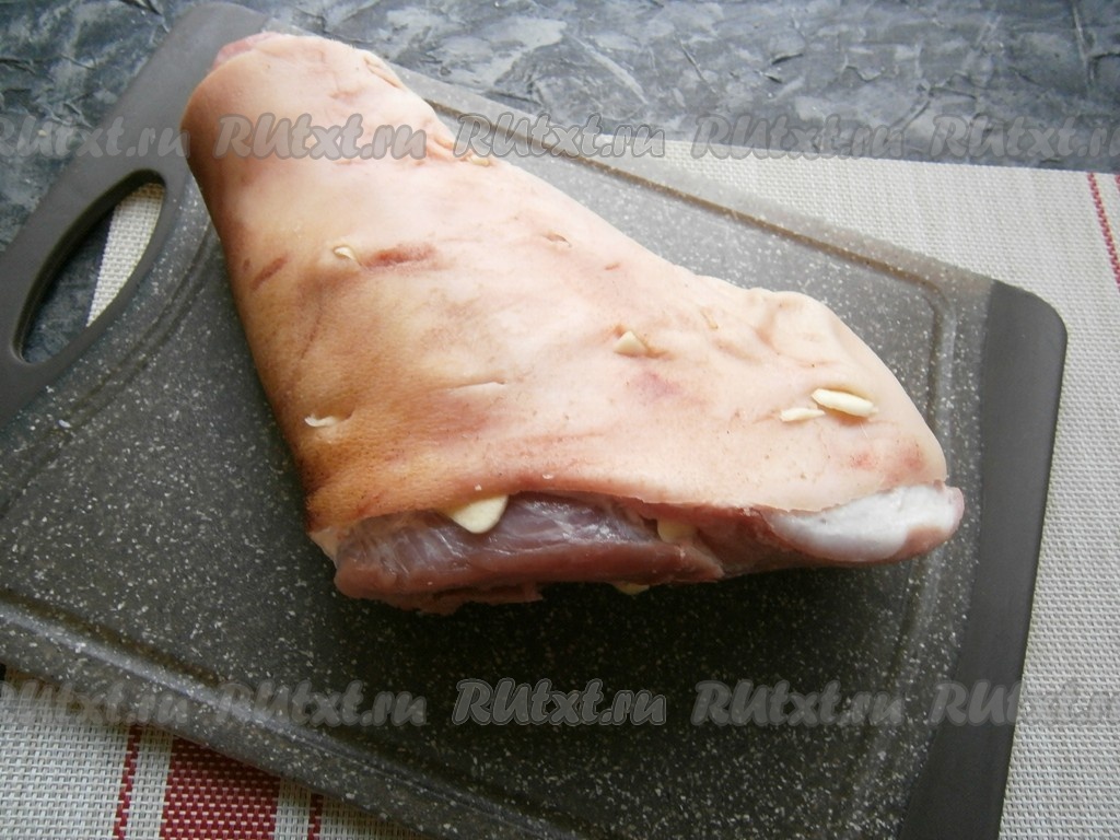 Рулет из свиной рульки в мультиварке — рецепт с фото пошагово