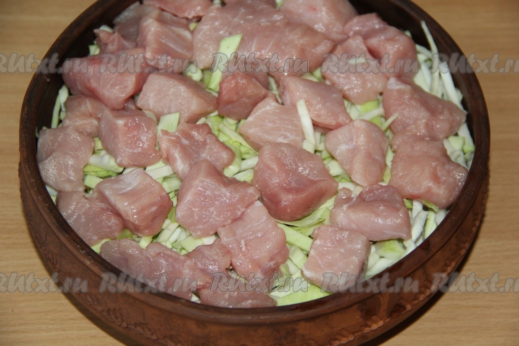 Как приготовить свиные ребрышки с капустой в духовке