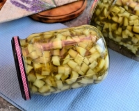 Огурцы, маринованные кубиками для салата на зиму