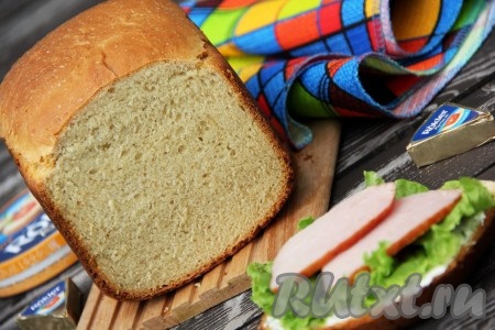 Вот такой красивый, ровный и вкусный хлеб получился. Испеките в хлебопечке этот полезный пшеничный хлеб с отрубями, уверена, он вам понравится.