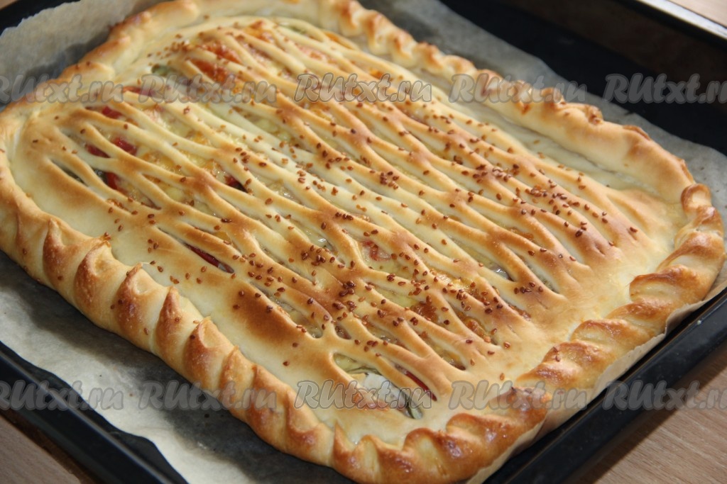 Пирог с курицей и грибами из дрожжевого теста в духовке рецепт с фото