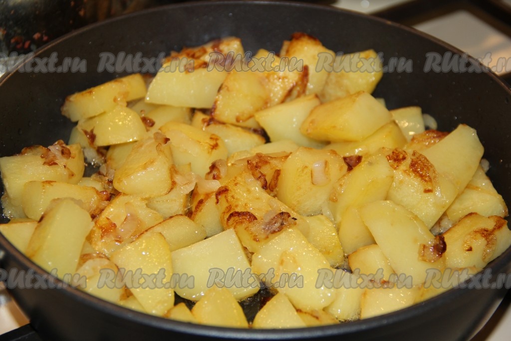 Как приготовить рецепт Картошка с тушенкой в мультиварке