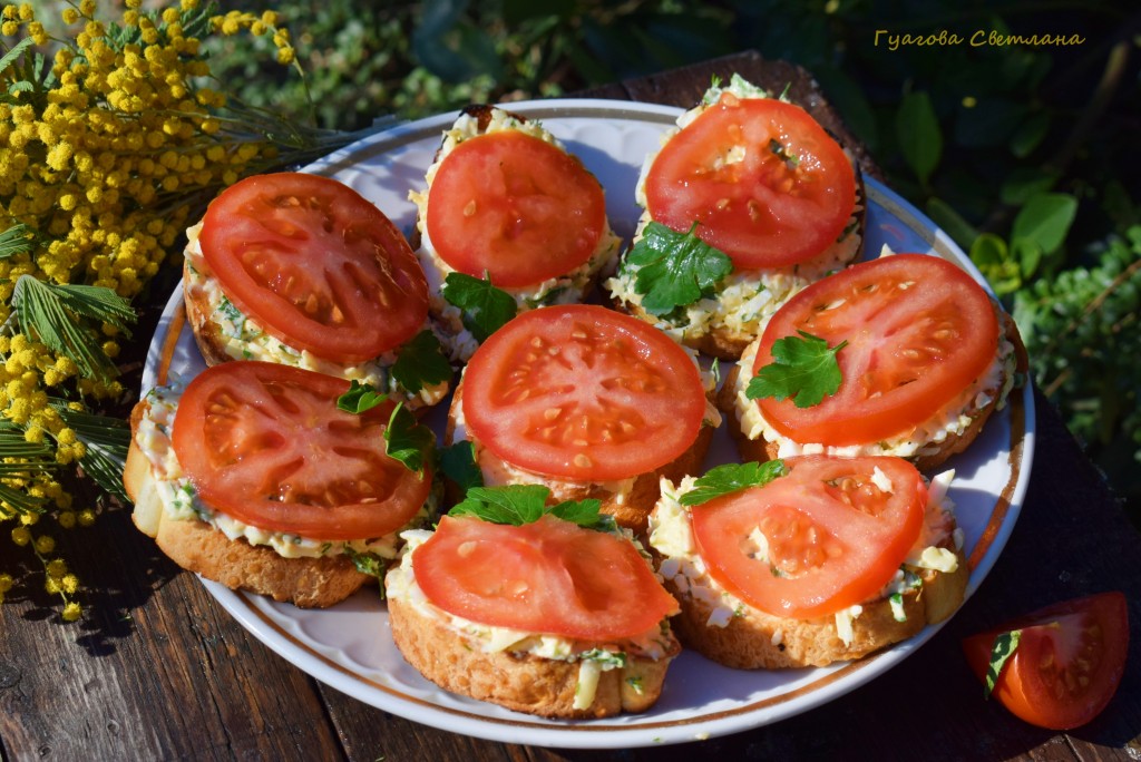 Бутерброды с помидором и чесноком – пошаговый рецепт приготовления с фото