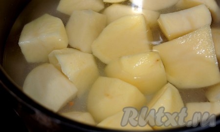 Картофель поставить вариться.