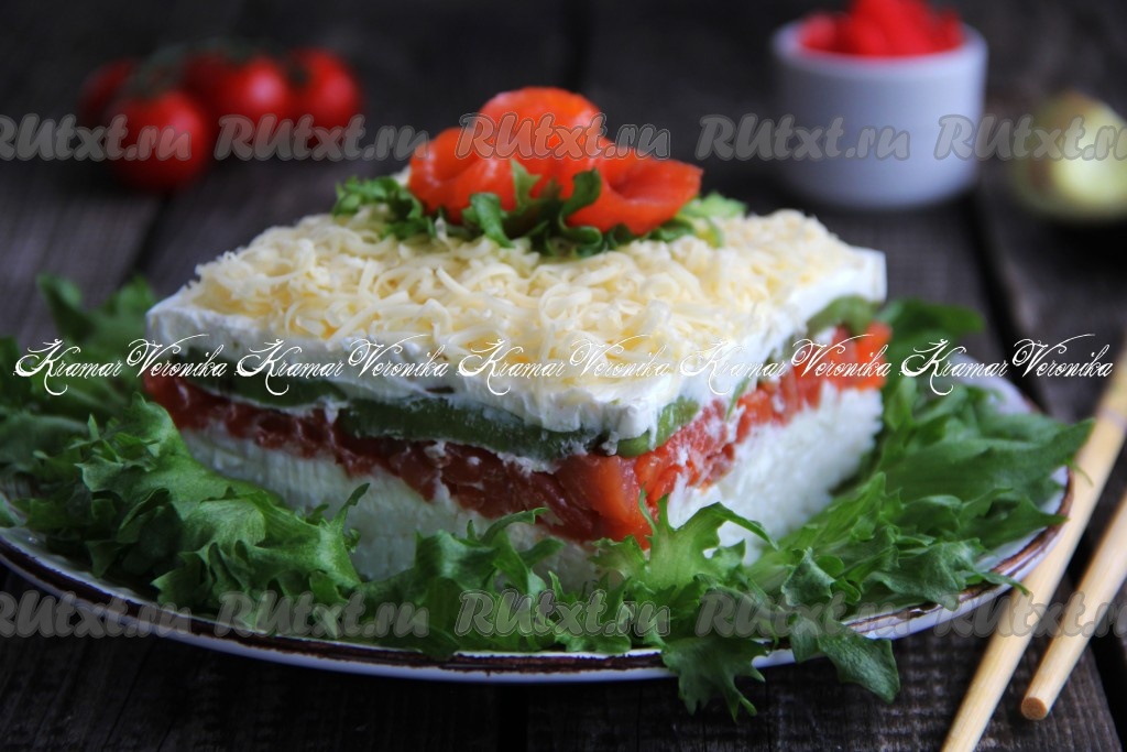 1. Слоеный салат «Сэндвич» из семги с креветками