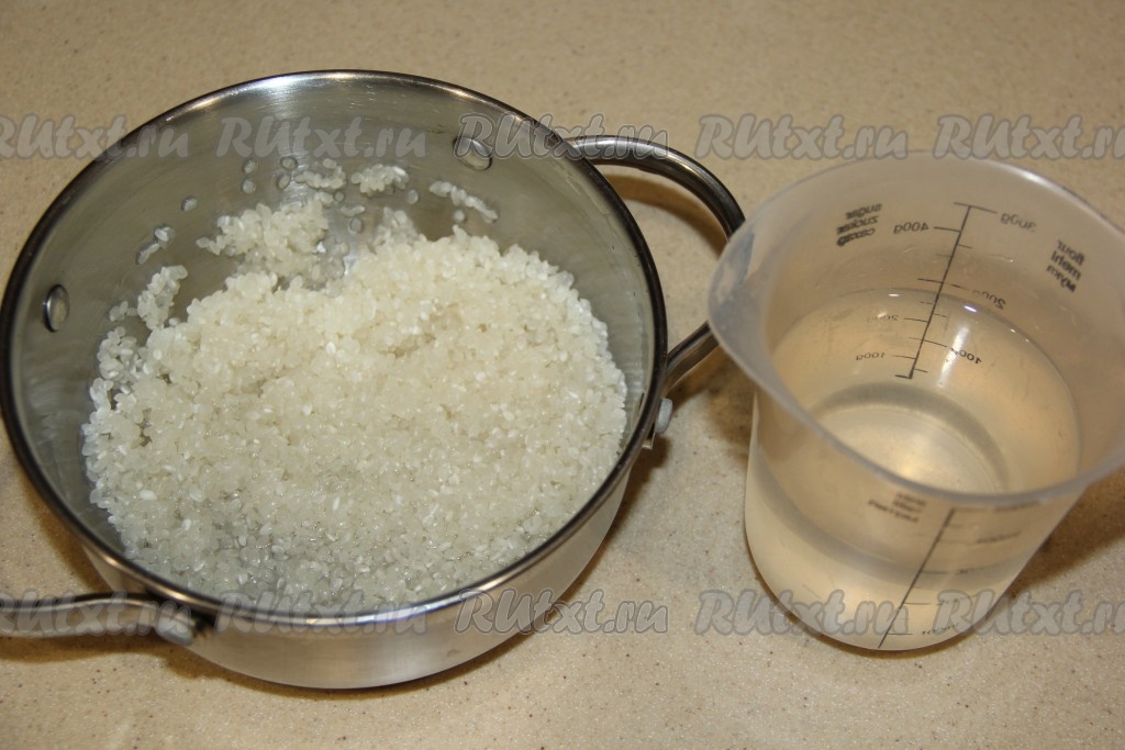 Какой водой заливают рис холодной или горячей