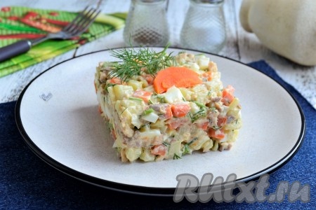 Салат с консервированным лососем и картошкой