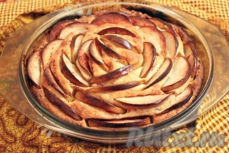 Пирог с яблоками на сметане