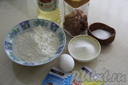 Подготовить продукты для приготовления песочного печенья с миндалём.