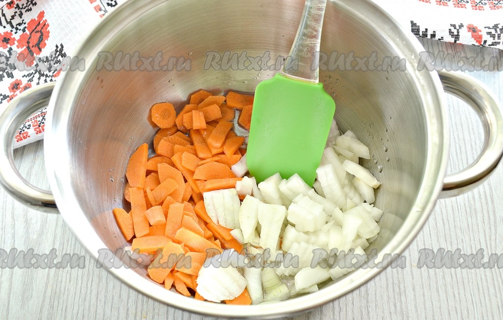 Кабачки, тушёные с овощами и картошкой - 10 пошаговых фото в рецепте