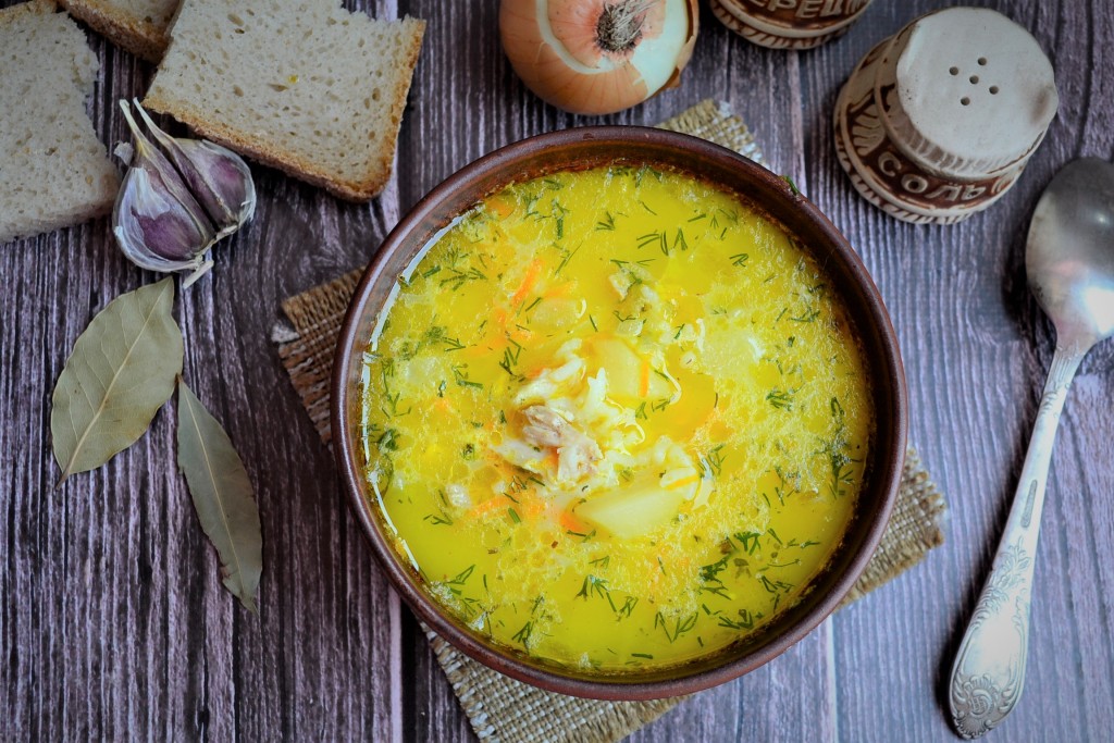 Сырный суп с курицей, грибами и плавленым сыром