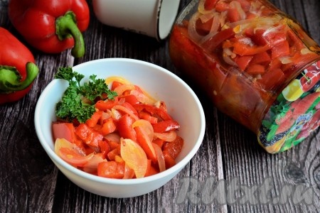 Любителям острого точно понравится этот салат из болгарского перца!