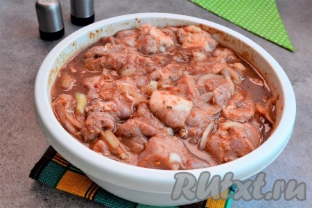 Обязательно приготовьте шашлык из свинины в маринаде из помидоров с луком и вы останетесь довольны нежным вкусом и сочностью мяса!