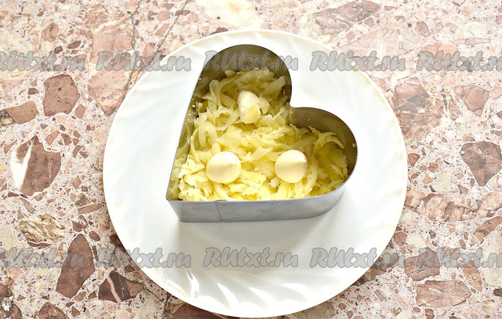 Слоеный куриный салат с грибами и картофелем рецепт – Русская кухня: Салаты. «Еда»