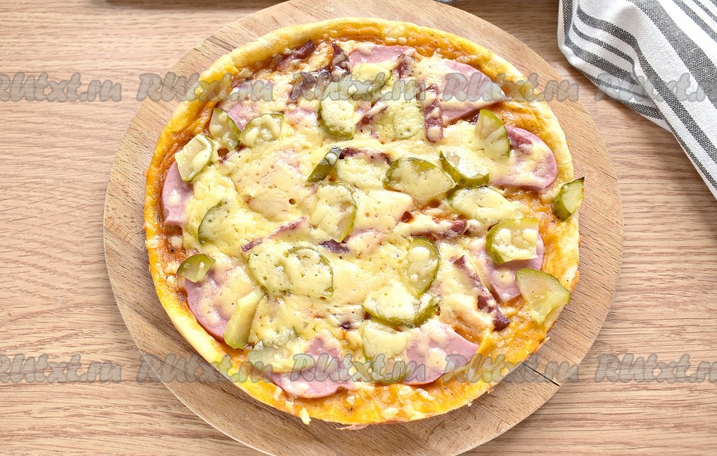 Пицца из слоёного теста в мультиварке - рецепт с фото