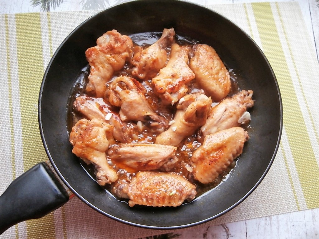 Куриные крылышки в соевом соусе на сковороде — рецепт с фото пошагово
