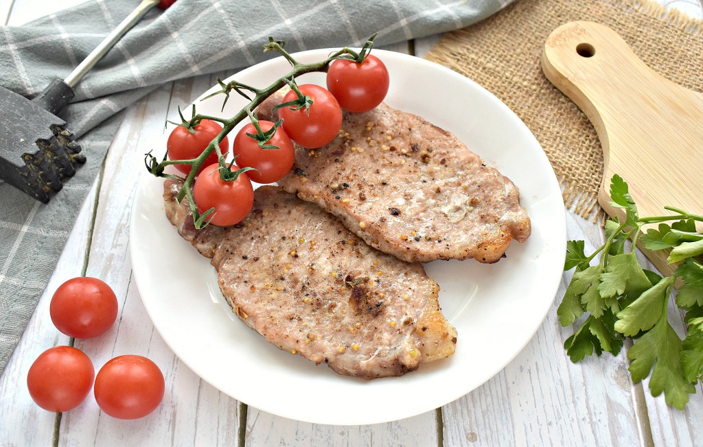 Отбивные из свинины с помидорами и сыром в духовке: рецепт с фото