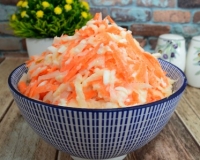 Салат из дайкона с яйцами и морковью