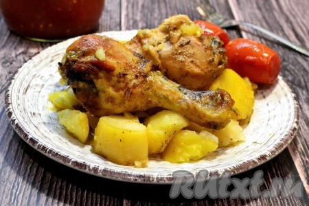 Куриные голени с картошкой в рукаве в духовке 