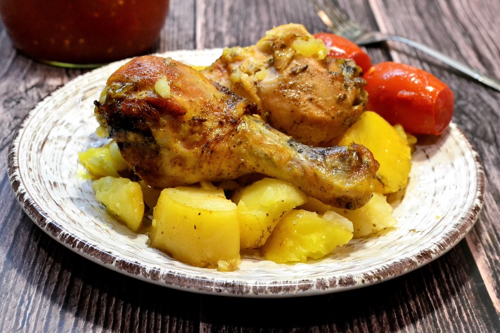 Как приготовить куриные голени с картошкой в духовке