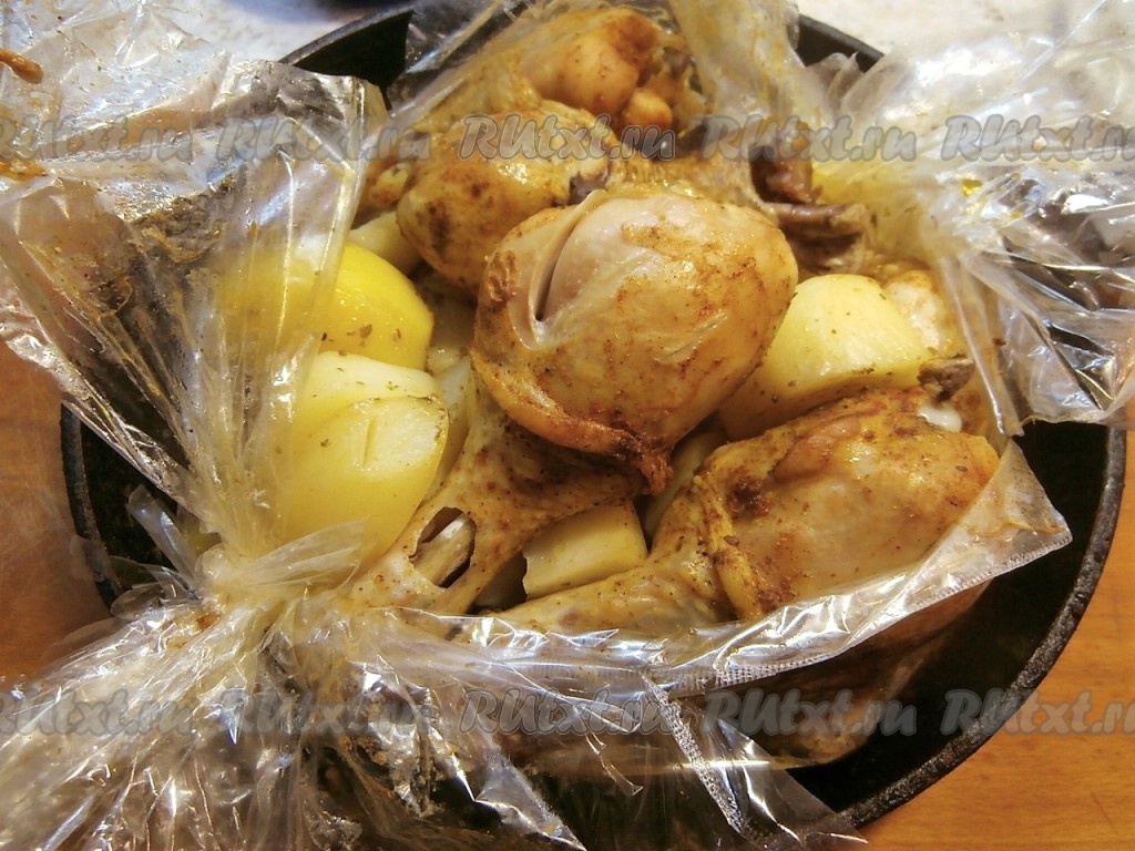 Куриные ножки с картошкой, запеченные в духовке в рукаве