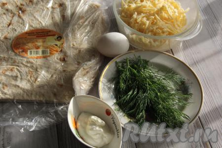 Подготовить продукты для приготовления чебуреков из лаваша с сыром на сковороде.
