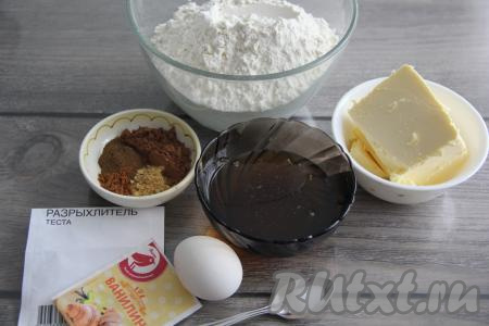 Подготовить продукты для приготовления пряников "Пасхальное яйцо". Сливочное масло предварительно размягчить при комнатной температуре.