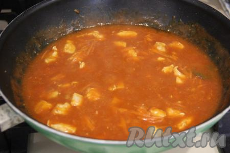 Вот так достаточно просто можно приготовить вкусную, нежную и ароматную подливу из куриного филе с добавлением томатной пасты.