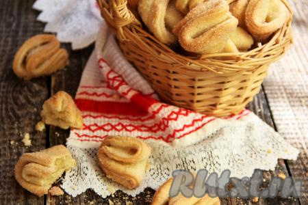 Творожное печенье "Уголки" получается нежным, очень вкусным и к тому же долго сохраняет мягкость.