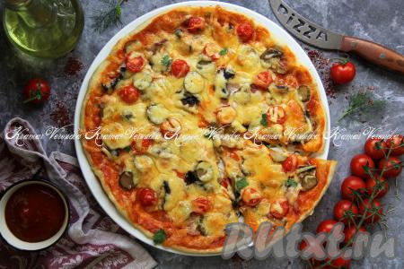 Пицца с беконом и грибами