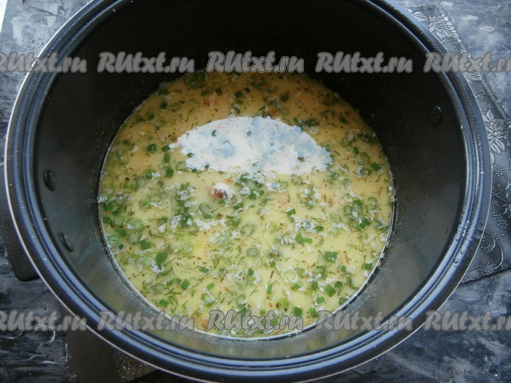 Варить суп под закрытой крышкой мультиварки оставшиеся 15 минут (до сигнала).