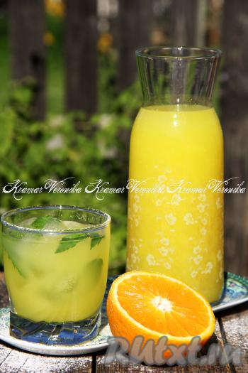 Вот так достаточно просто можно в домашних условиях приготовить приятно освежающий, яркий, очень вкусный апельсиновый лимонад. Такой напиток прекрасно утоляет жажду!