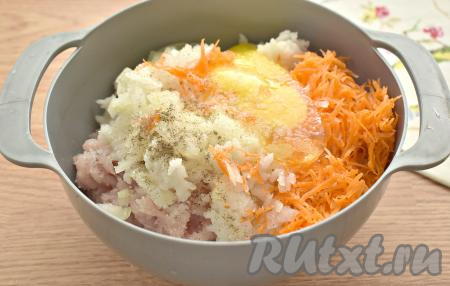 Тефтели с рисом с соусом на сковороде с томатной пастой и сметанным фаршем рецепт и фрикадельки из куриного фарша с рисом на сковороде
