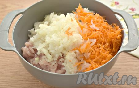 Тефтели с рисом с соусом на сковороде с томатной пастой и сметанным фаршем рецепт и фрикадельки из куриного фарша с рисом на сковороде