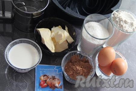 Подготовить продукты для приготовления шоколадного кекса на молоке в духовке.