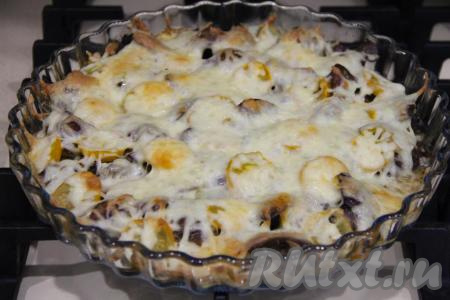 Куриная печень с помидорами и сыром в духовке
